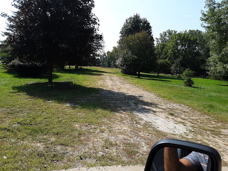 2nd image of 38300 Robinnest Dr