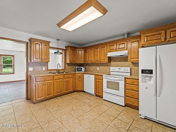 5th image of 1418 Dixon Dr