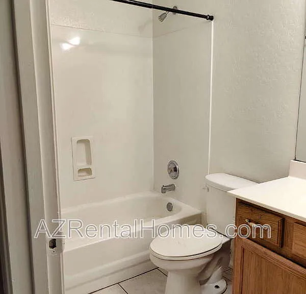 493 E Cantebria Dr — Photo 12