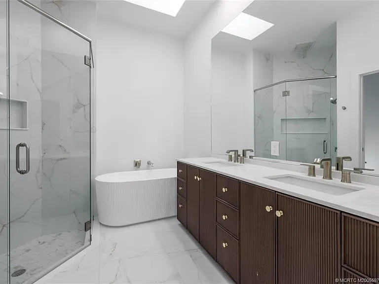 2198 SW Mayflower Dr — Photo 25