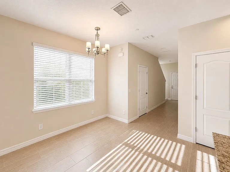 93 Zamora Pl — Photo 4