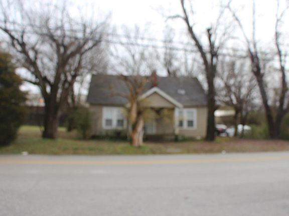 2nd image of 300 Hayes Ave