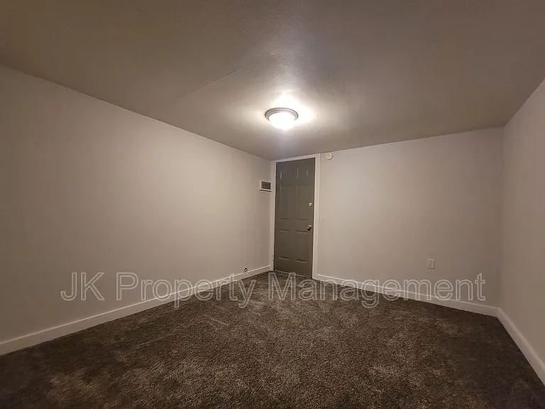 2027 Smelter Ave NE #6 — Photo 12