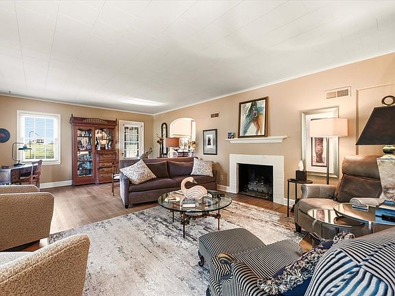 5th image of 1704 S Elm St