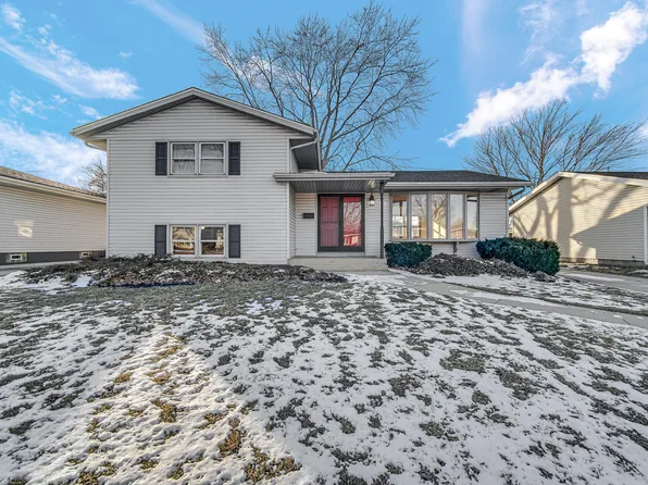 9220 Wildwood Dr, Highland, IN 46322