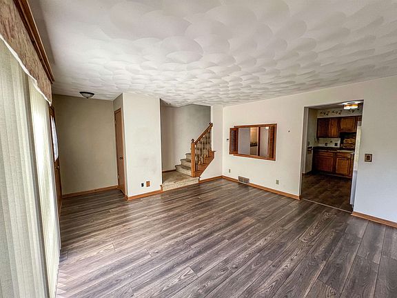 2nd image of 253 Ba Wood Ln