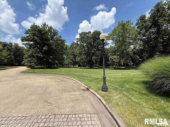 3rd image of 17 N Country Club Meadows Ct