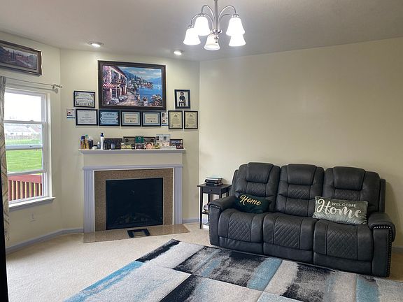 4th image of 736 Winding Grove Dr