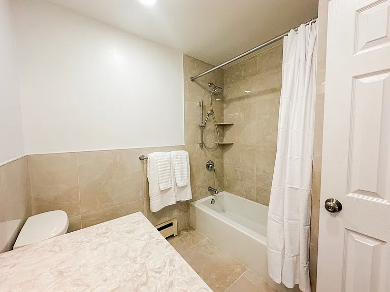 217 Rockland Ave — Photo 17