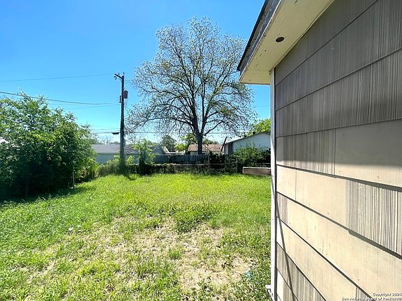3rd image of 138 IDELL AVE