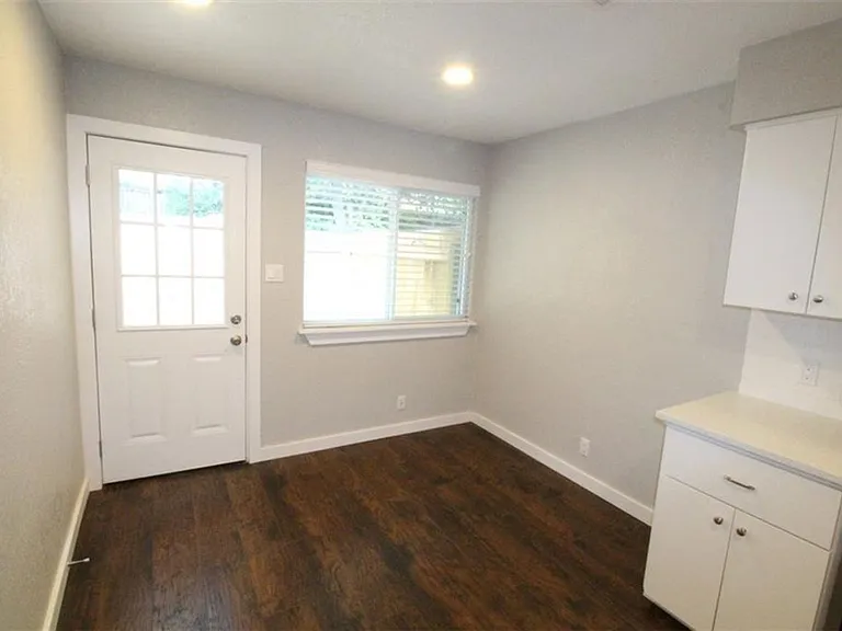 10702 Lanshire Drive — Photo 8