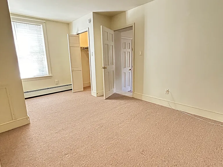 434 W Walnut St — Photo 14