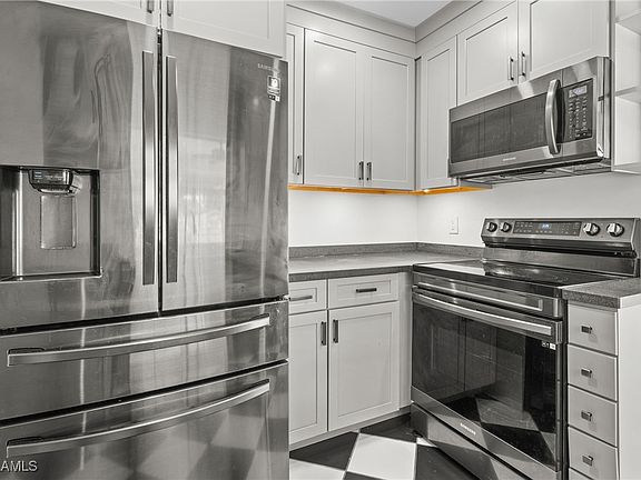 5th image of 1122 SE 21st Ln