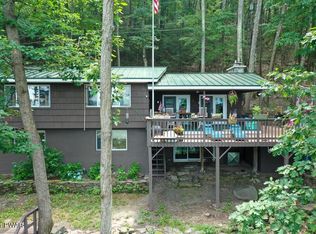 143 Clark Dr, Paupack, PA 18451