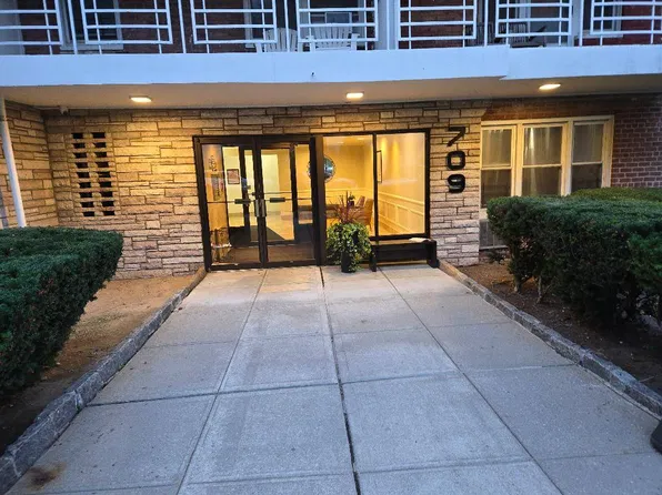 709 Warburton Ave #7G, Yonkers, NY 10701