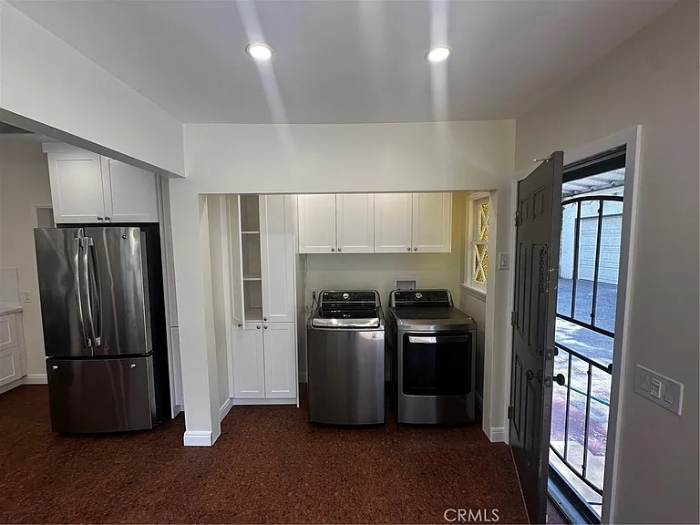 2151 N Altadena Dr — Photo 8