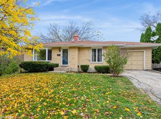 114 Forest Ave, Lake Zurich, IL 60047