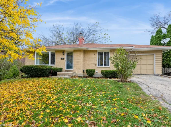 114 Forest Ave, Lake Zurich, IL 60047