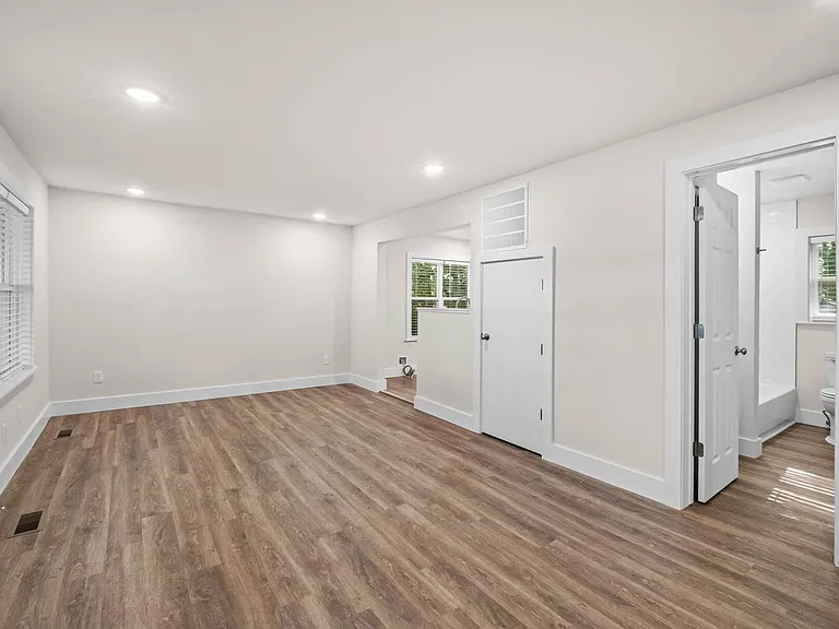 240 S Center St — Photo 8