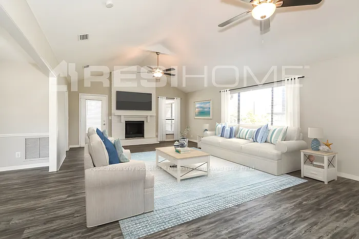 1258 Palm Dr — Photo 7