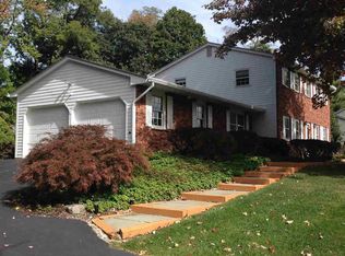 7 Tanglewood Ln, Poughkeepsie, NY 12603