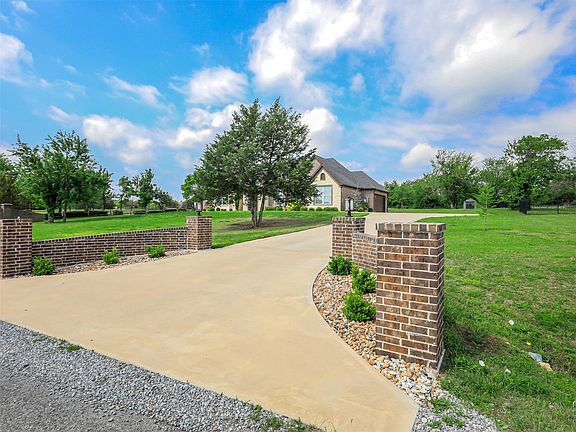 2nd image of 31 Golf Walk Cir