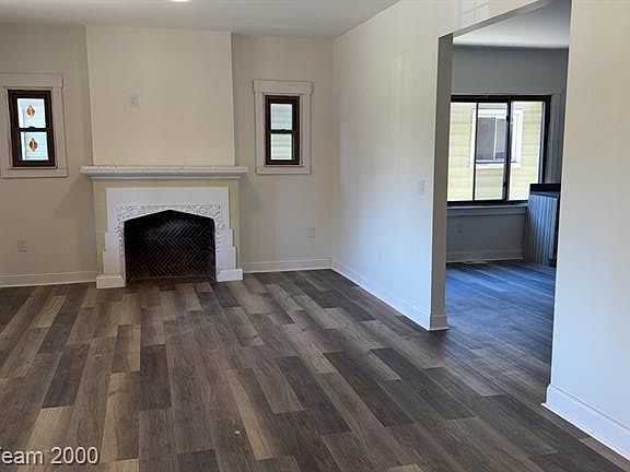 3rd image of 131 Maple St APT 1