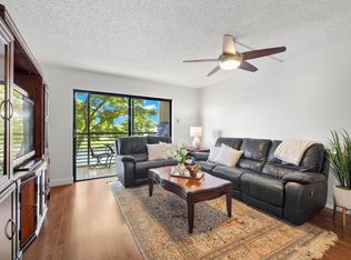 150 Lake Nancy Ln APT 220, West Palm Beach, FL 33411
