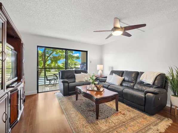 150 Lake Nancy Lane #220, West Palm Beach, FL 33411