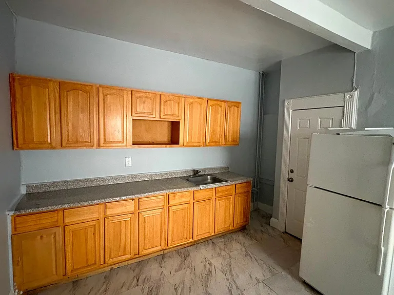 162 Waverly St #2 — Photo 4