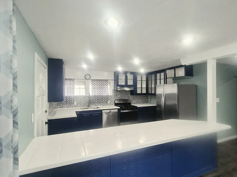 737 Edgar Ave — Photo 4