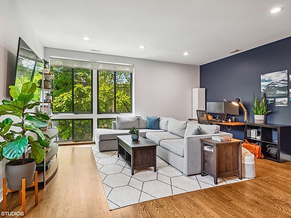 3rd image of 1643 N Rockwell St #3