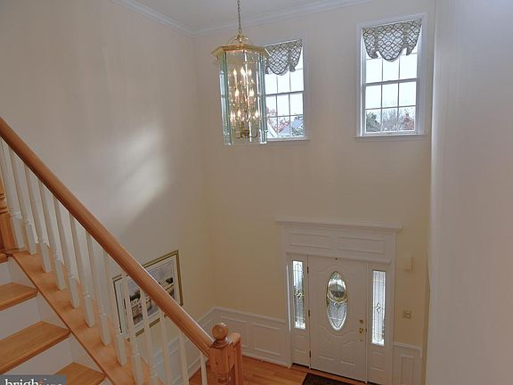 4th image of 20 Woodstone Dr