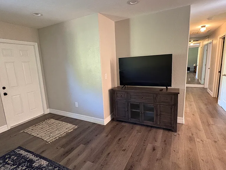 203 Esther St — Photo 46