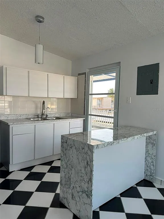 3 bed, 2.0 bath, 1325 sqft, $1,500 — Photo 4