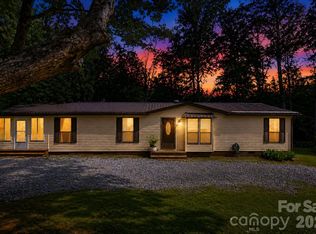 428 Hoot Owl Rd, Spruce Pine, NC 28777