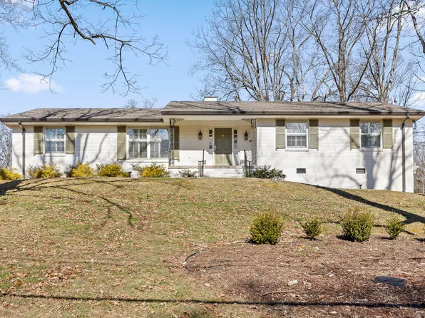 1101 Woodbine Way, Signal Mountain, TN 37377