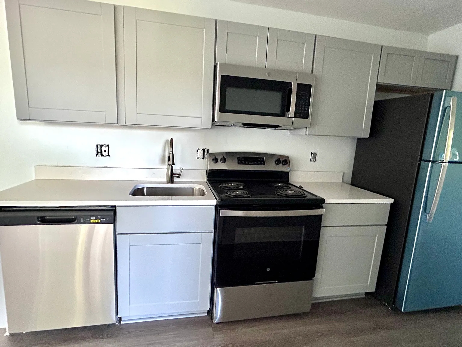 3 bed, 710 sqft, $3,150 — Photo 2