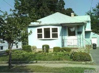 62 Edgewood Rd, Port Washington, NY 11050