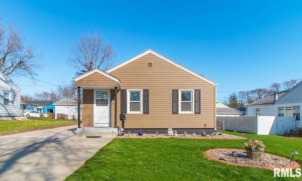 1st image of 4608 N Edgebrook Dr