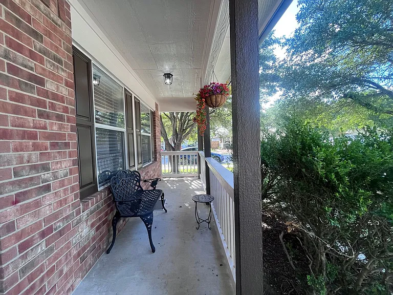 15001 Bigelow Dr — Photo 4