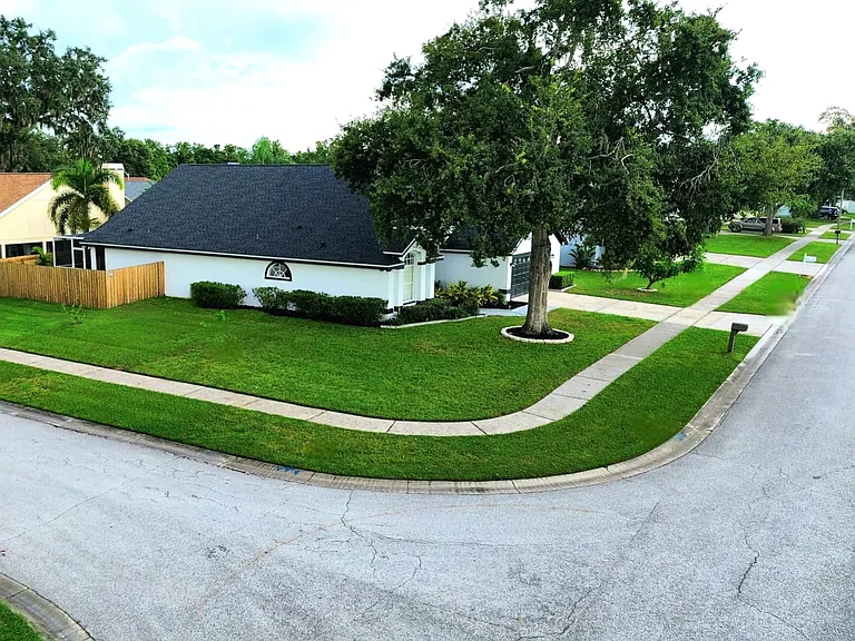 28739 Raleigh Pl — Photo 2