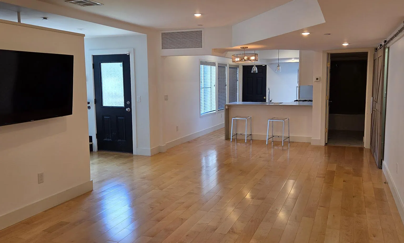 1 bed, 1325 sqft, $2,300 — Photo 1