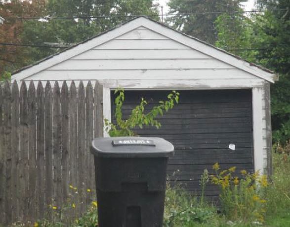 2nd image of 18641 Moross Rd
