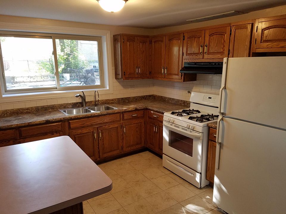 1st image of 1684 Tanglewood Ave APT 1