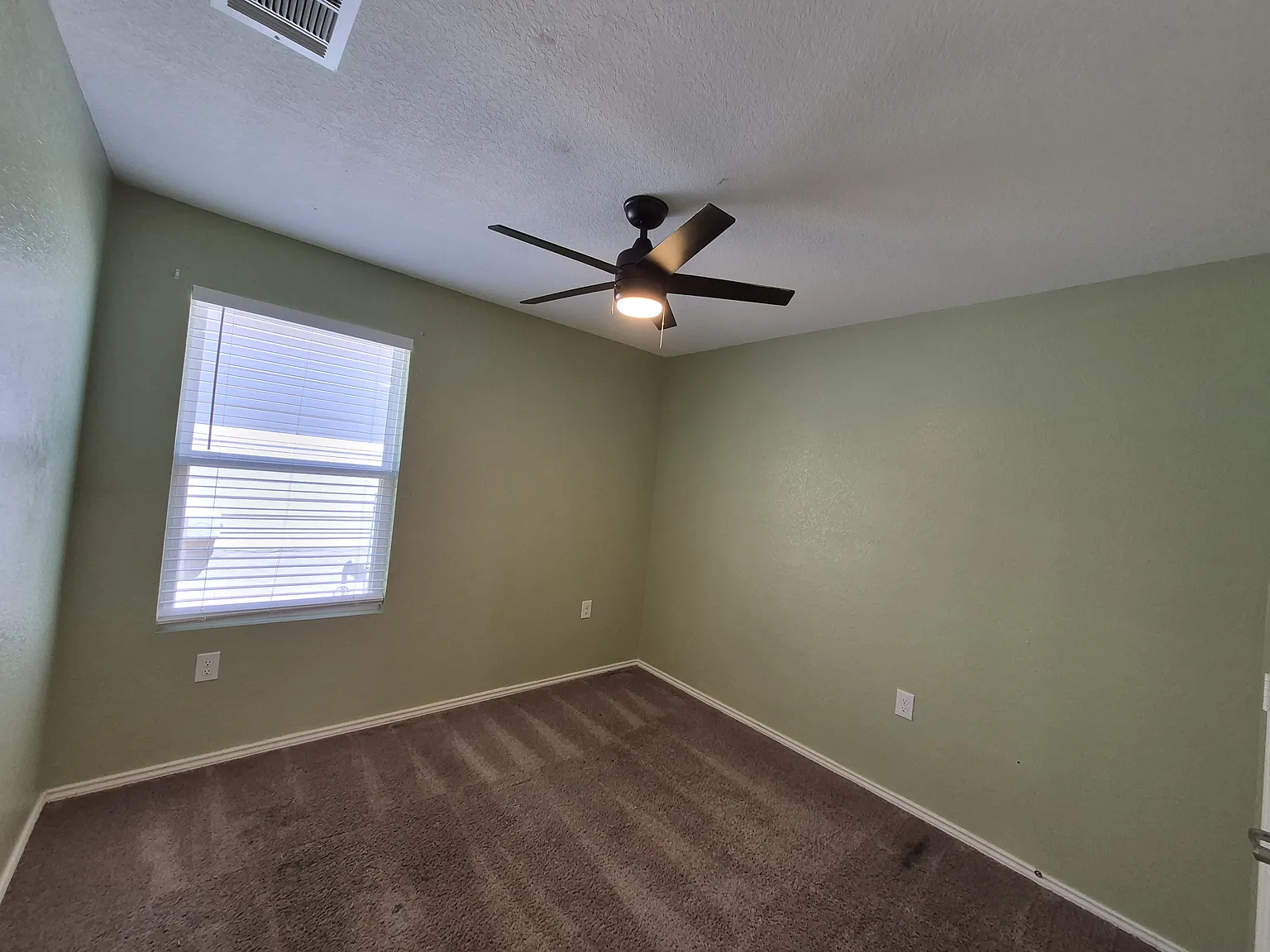 4 bed, 1625 sqft, $1,590 — Photo 3