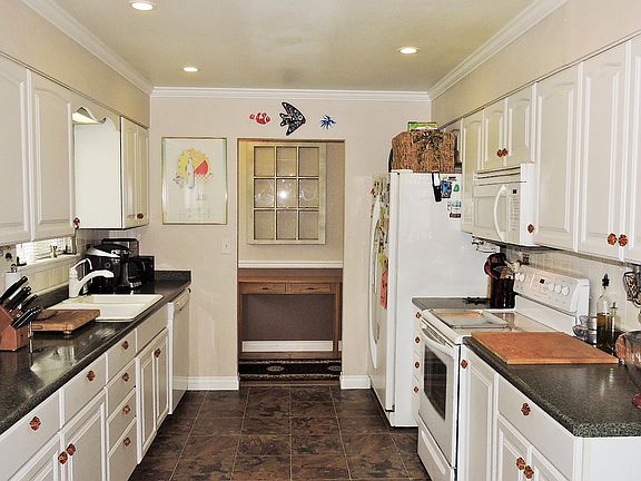3rd image of 8615 114th St E