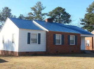 215 N Wright St, Raeford, NC 28376