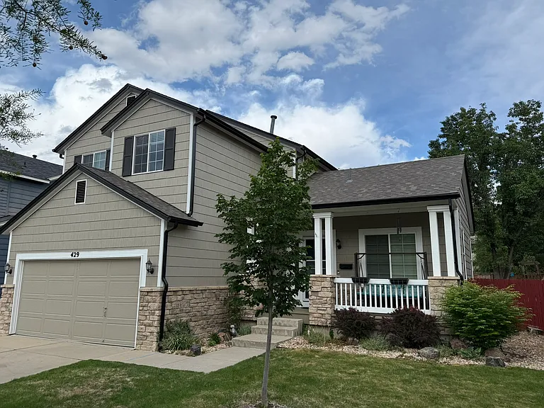 429 Simmons Ct — Photo 1
