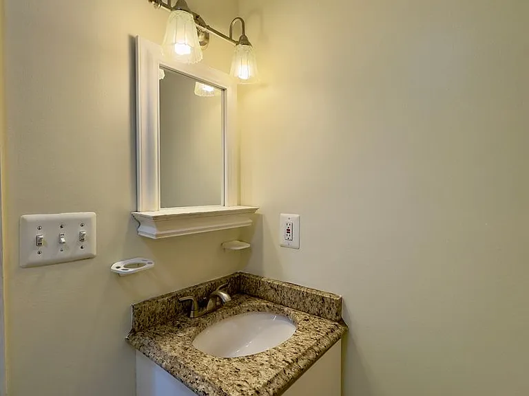 513 S Madeira St — Photo 16